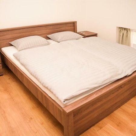 Centrum Apartman Cegled Luaran gambar
