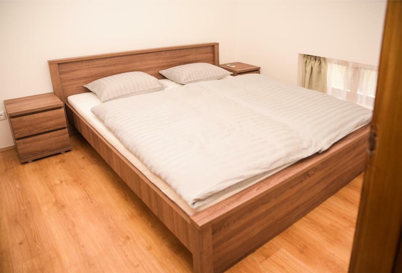 Centrum Apartman Cegled Luaran gambar